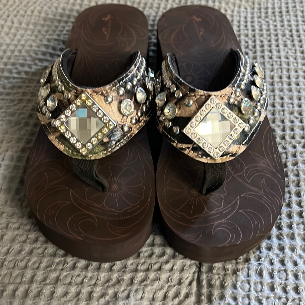 Montana West Bling Camo & Brown Flip Flops size 8